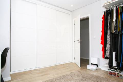 Apartamento t2 semi novo com terraço em santo antónio dos cavaleiros