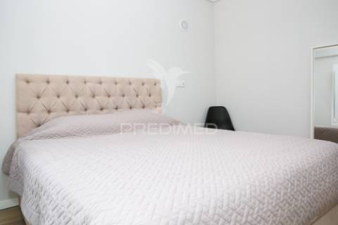 Apartamento t2 semi novo com terraço em santo antónio dos cavaleiros