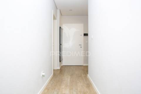 Apartamento t2 semi novo com terraço em santo antónio dos cavaleiros