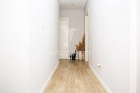 Apartamento t2 semi novo com terraço em santo antónio dos cavaleiros