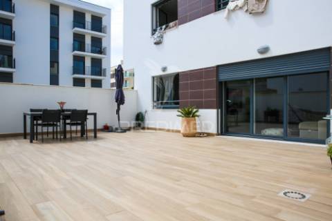 Apartamento t2 semi novo com terraço em santo antónio dos cavaleiros