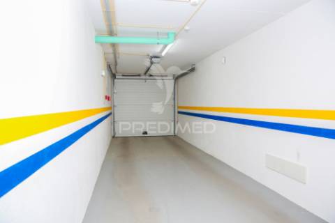 Apartamento t2 semi novo com terraço em santo antónio dos cavaleiros