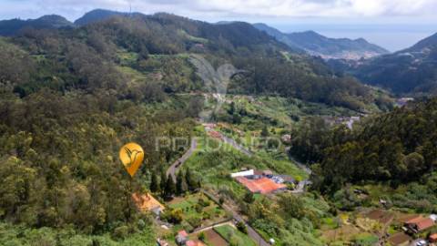 Terreno com potencial de construção em ambiente natural único – santo antónio da serra, ilha madeira