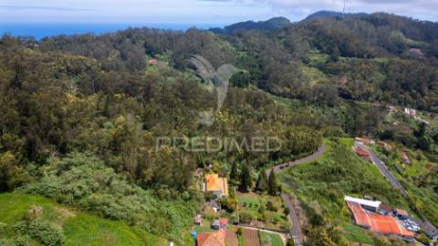 Terreno com potencial de construção em ambiente natural único – santo antónio da serra, ilha madeira