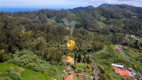 Terreno com potencial de construção em ambiente natural único – santo antónio da serra, ilha madeira