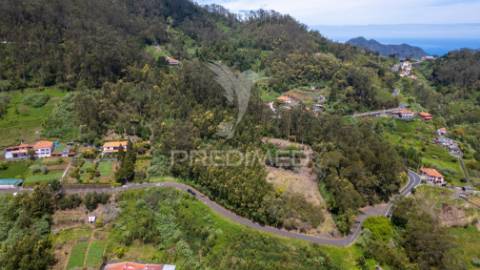 Terreno com potencial de construção em ambiente natural único – santo antónio da serra, ilha madeira