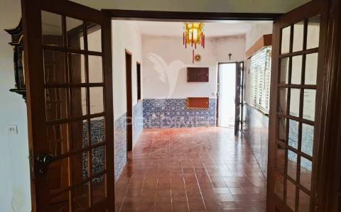 Moradia t2+1,garagem,anexos,arneiro das milhariças, santarém