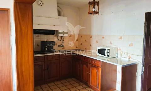 Moradia t2+1,garagem,anexos,arneiro das milhariças, santarém