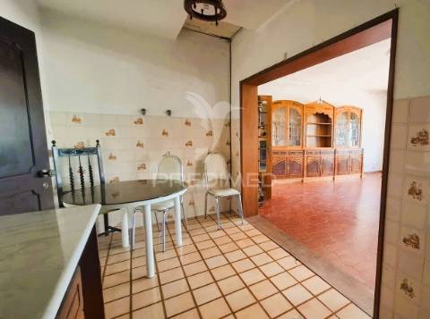 Moradia t2+1,garagem,anexos,arneiro das milhariças, santarém
