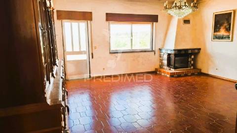 Moradia t2+1,garagem,anexos,arneiro das milhariças, santarém