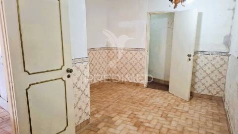 Moradia t2+1,garagem,anexos,arneiro das milhariças, santarém