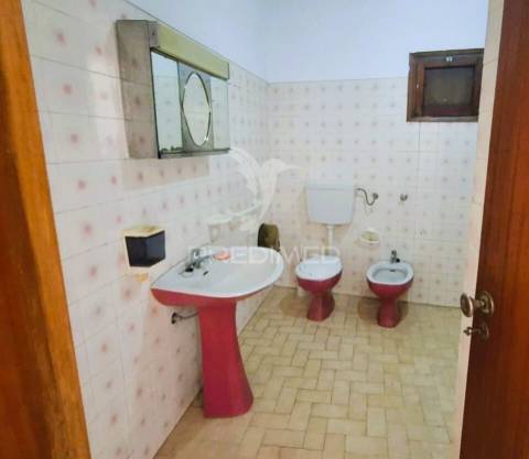 Moradia t2+1,garagem,anexos,arneiro das milhariças, santarém