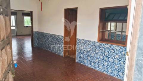 Moradia t2+1,garagem,anexos,arneiro das milhariças, santarém