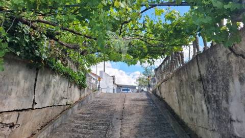Moradia t2+1,garagem,anexos,arneiro das milhariças, santarém