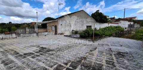 Moradia t2+1,garagem,anexos,arneiro das milhariças, santarém