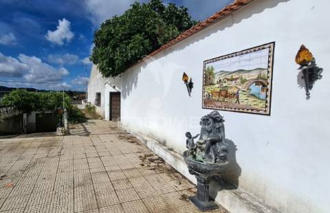 Moradia t2+1,garagem,anexos,arneiro das milhariças, santarém