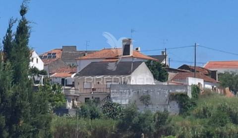 Moradia t2+1,garagem,anexos,arneiro das milhariças, santarém