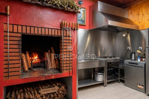 Restaurante e moradia t3 em machico