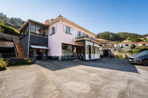 Restaurante e moradia t3 em machico