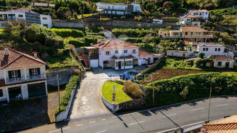 Restaurante e moradia t3 em machico