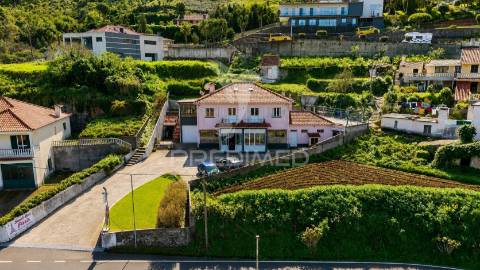 Restaurante e moradia t3 em machico
