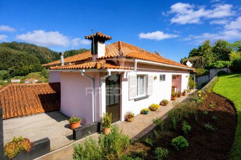 Restaurante e moradia t3 em machico