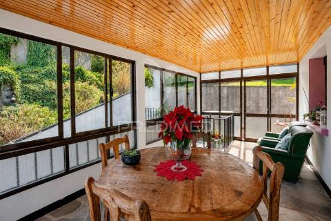 Restaurante e moradia t3 em machico