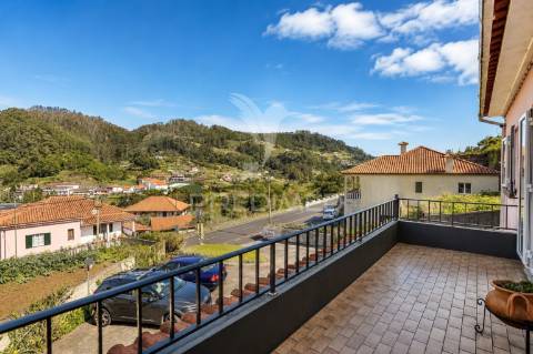 Restaurante e moradia t3 em machico