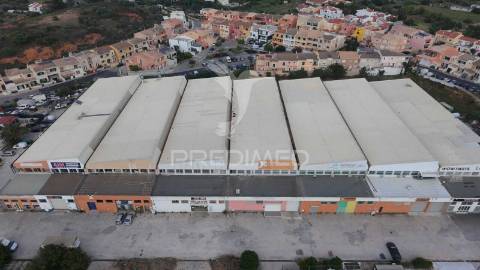Espaço comercial e industrial de 357m² (duplex) – lagos (parque industrial o infante) pronto para seu negócio