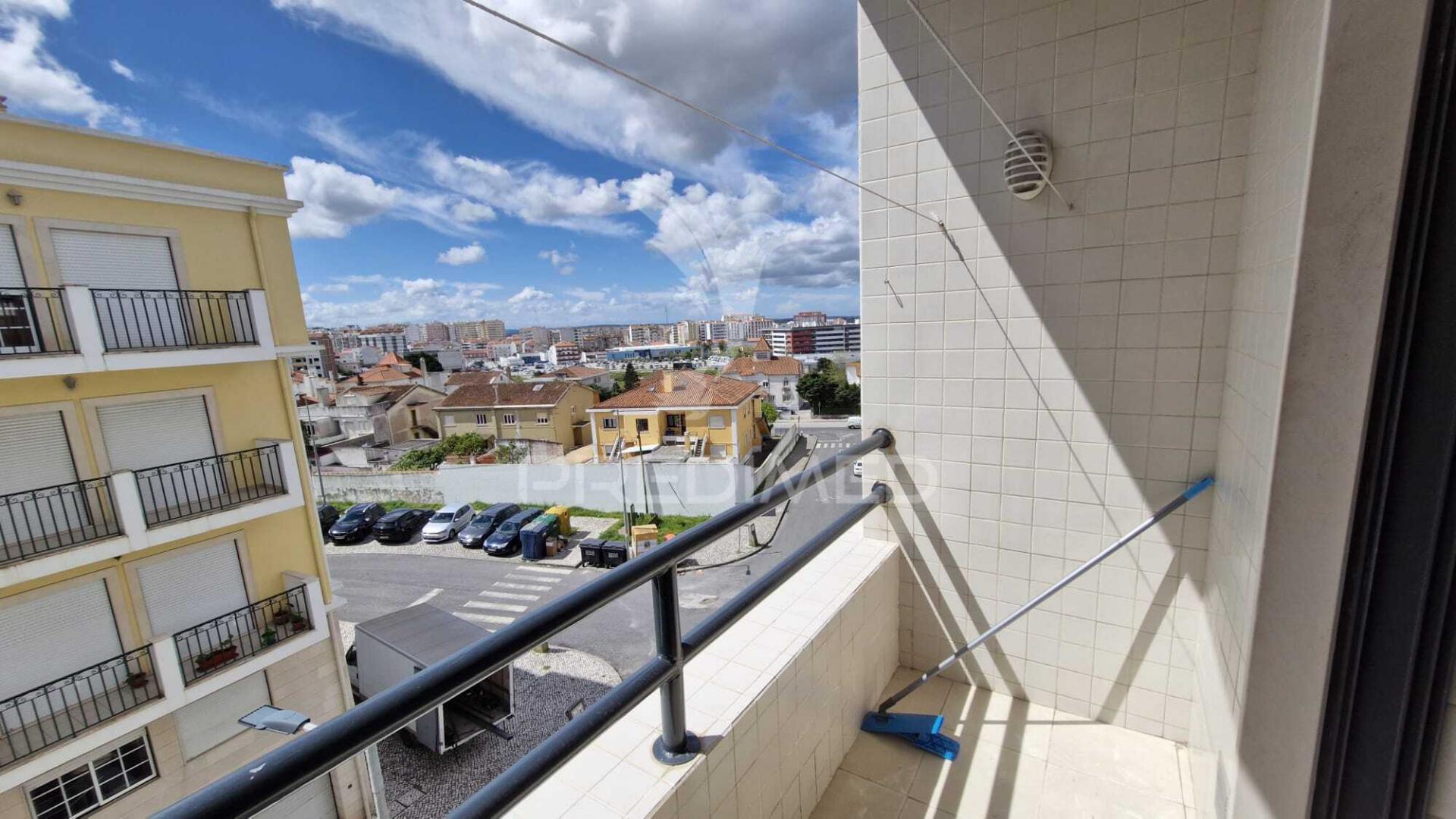 Apartamento t2 para arrendamento no centro da cidade de caldas da rainha