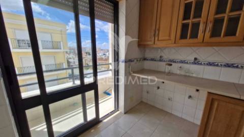 Apartamento t2 para arrendamento no centro da cidade de caldas da rainha