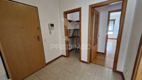 Apartamento t2 para arrendamento no centro da cidade de caldas da rainha
