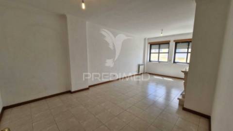Apartamento t2 para arrendamento no centro da cidade de caldas da rainha