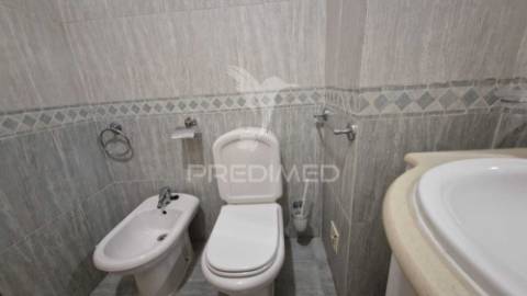 Apartamento t2 para arrendamento no centro da cidade de caldas da rainha