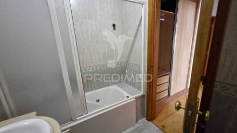 Apartamento t2 para arrendamento no centro da cidade de caldas da rainha
