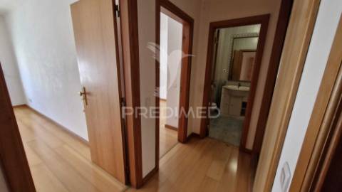 Apartamento t2 para arrendamento no centro da cidade de caldas da rainha