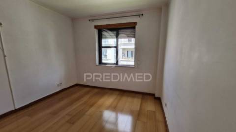 Apartamento t2 para arrendamento no centro da cidade de caldas da rainha