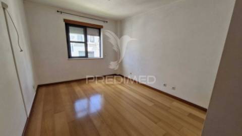 Apartamento t2 para arrendamento no centro da cidade de caldas da rainha
