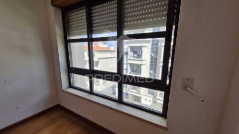 Apartamento t2 para arrendamento no centro da cidade de caldas da rainha