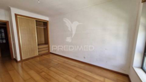 Apartamento t2 para arrendamento no centro da cidade de caldas da rainha