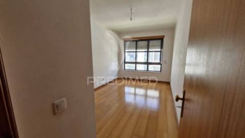 Apartamento t2 para arrendamento no centro da cidade de caldas da rainha