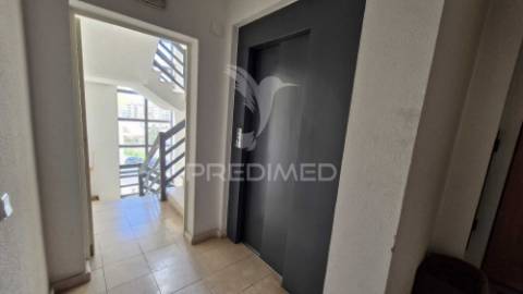 Apartamento t2 para arrendamento no centro da cidade de caldas da rainha