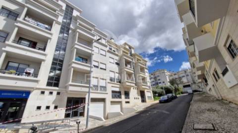 Apartamento t2 para arrendamento no centro da cidade de caldas da rainha