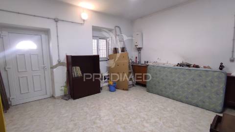 Armazém adaptado a habitação t1