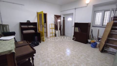 Armazém adaptado a habitação t1