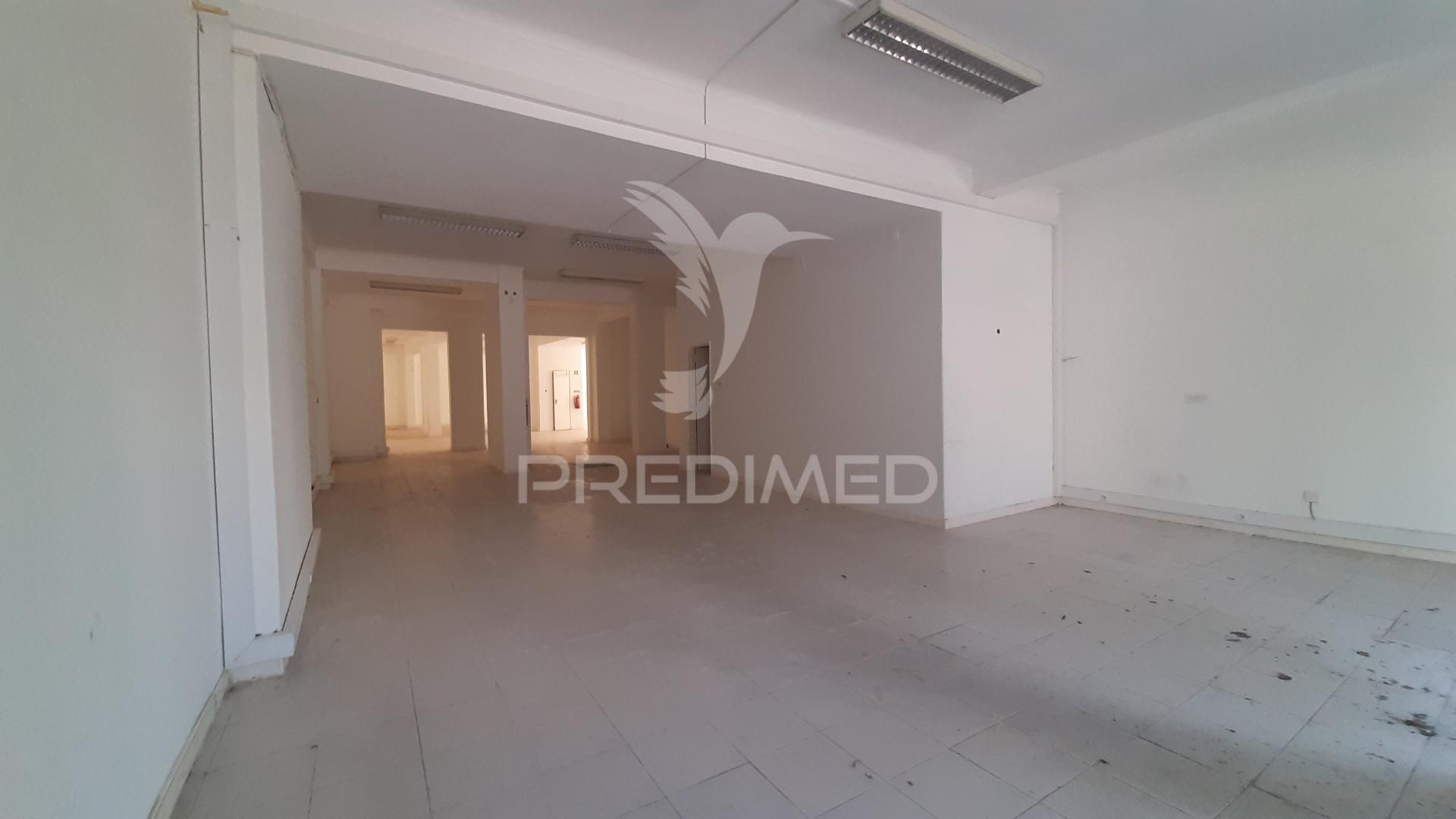 Loja - arrendamento de 337m2 » zona central / baixa –  setúbal