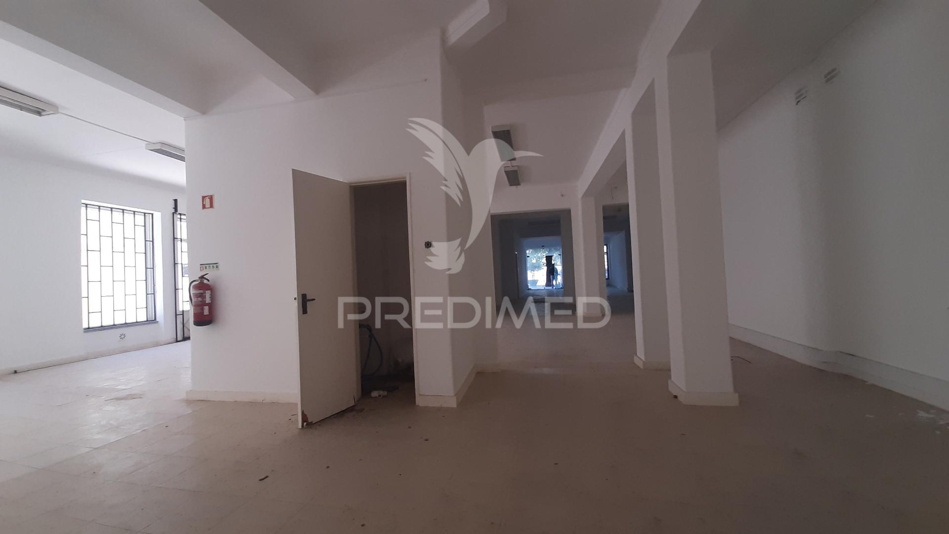 Loja - arrendamento de 337m2 » zona central / baixa –  setúbal