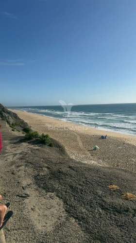 Moradia t3, situada na pedra do ouro.