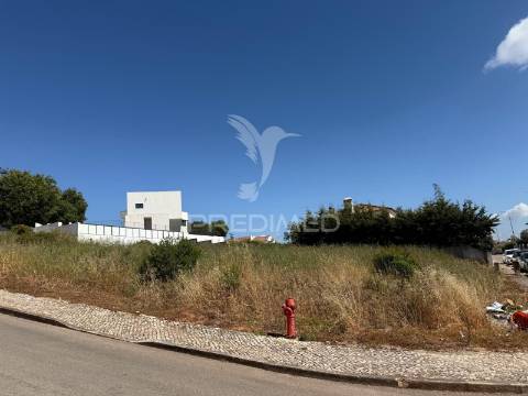 Lote de terreno para construção com 900 m2 para venda em santiago do caçém com projeto aprovado.