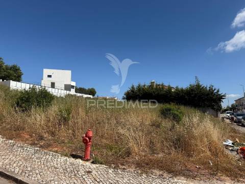Lote de terreno para construção com 900 m2 para venda em santiago do caçém com projeto aprovado.